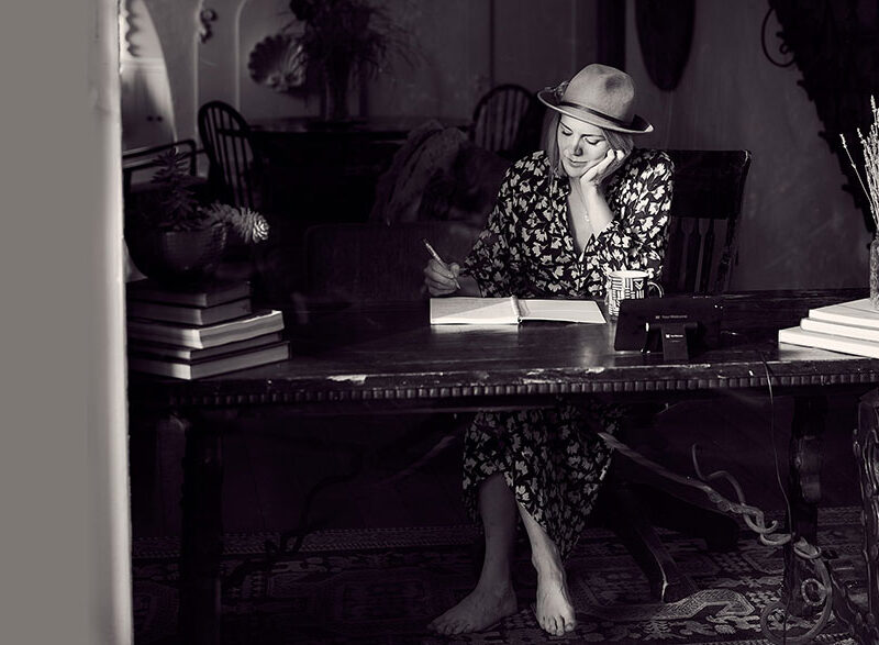 برقراری رابطه با نویسنده - عکس از Darius Bashar